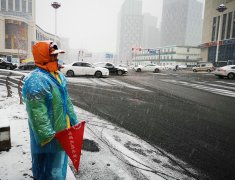 《雪中文明人》 摄影：刘树臣
